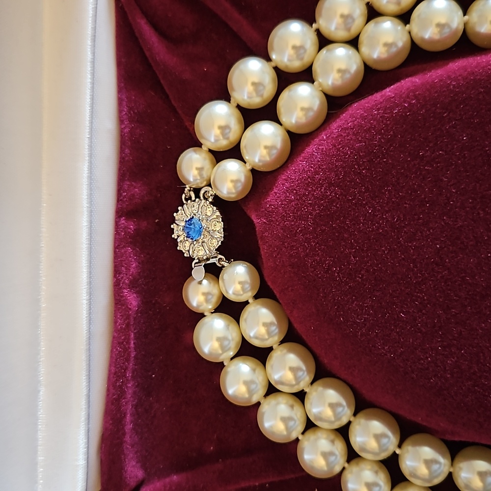 Jackie O pearl necklace, CZ Clasp - Picture 4 of 5